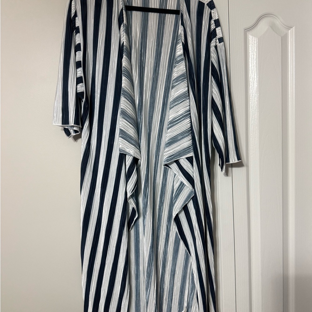 LuLaRoe Large Shirley, Black and White Striped Kimono